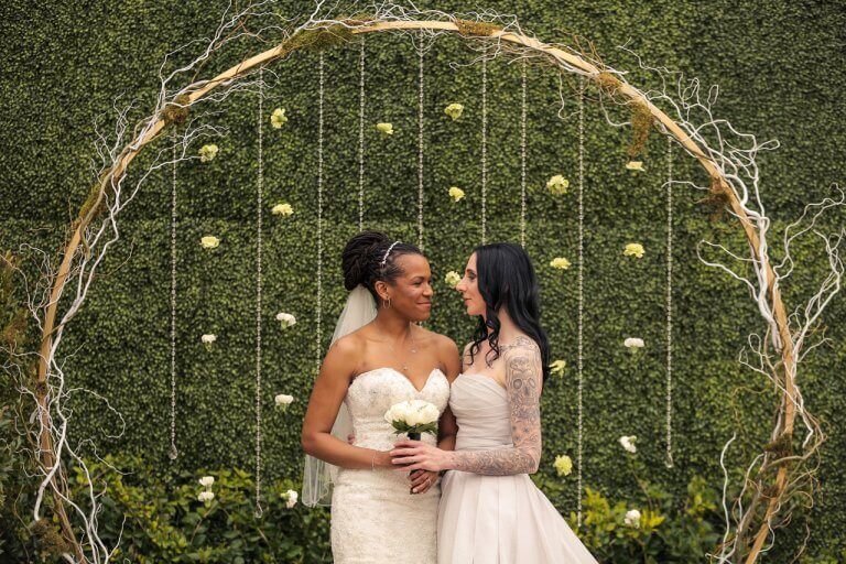Wedding couple in front of a floral hoop