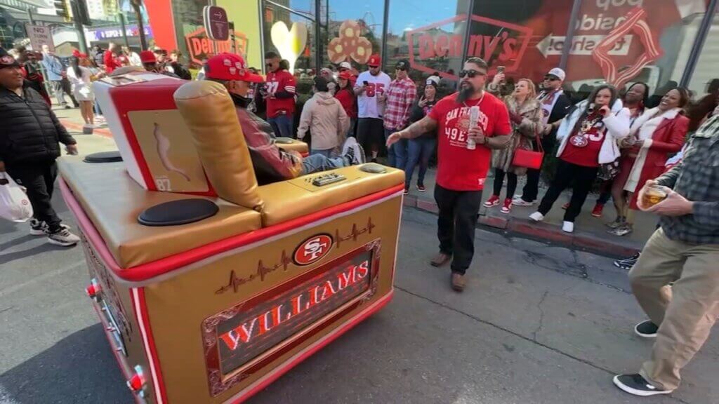 Couple renews vows with 49ersthemed ceremony in Las Vegas Clark