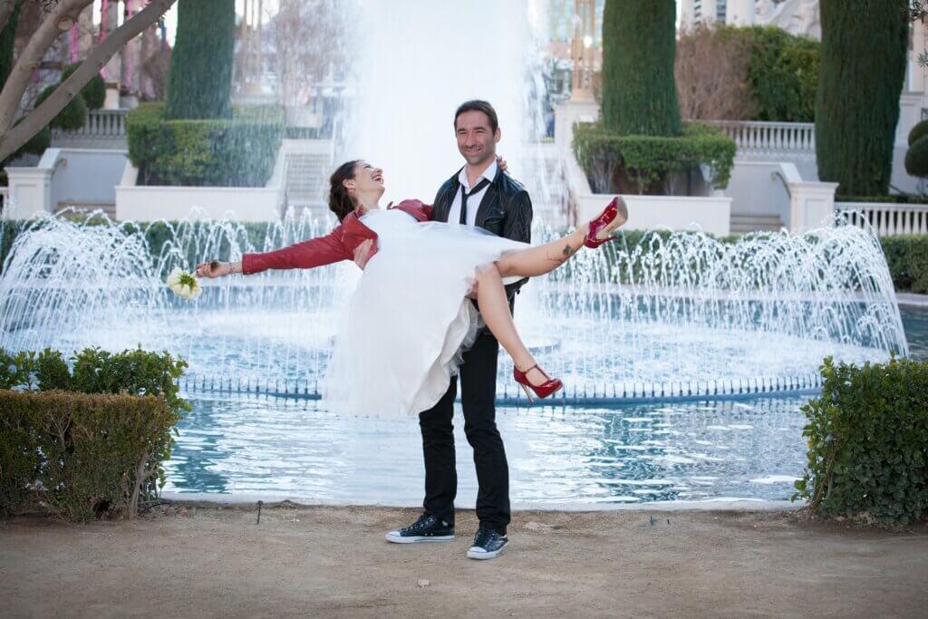 a couple in love in front of a fountain