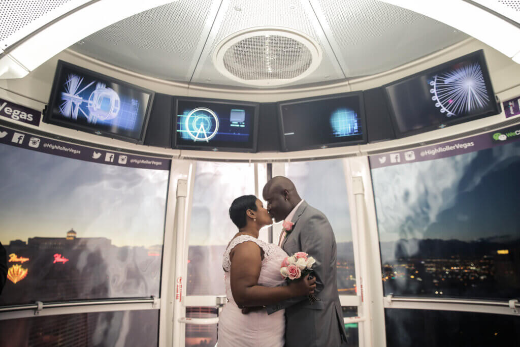 a wedding couple kissing in the High Roller
